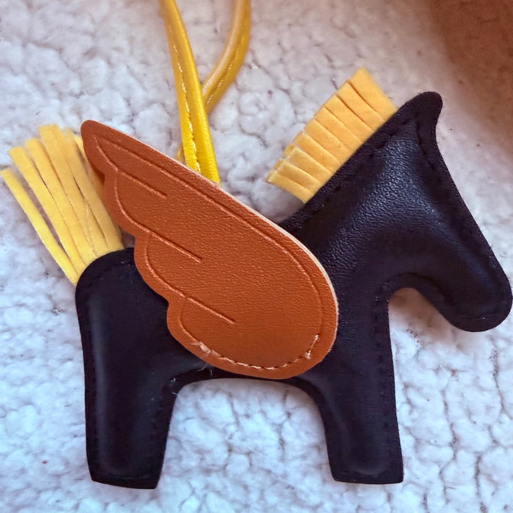 Genuine Leather Horse-Shaped Bag Charm/Keyring - Picture 7 of 7